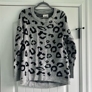 Women’s Abercrombie sweater